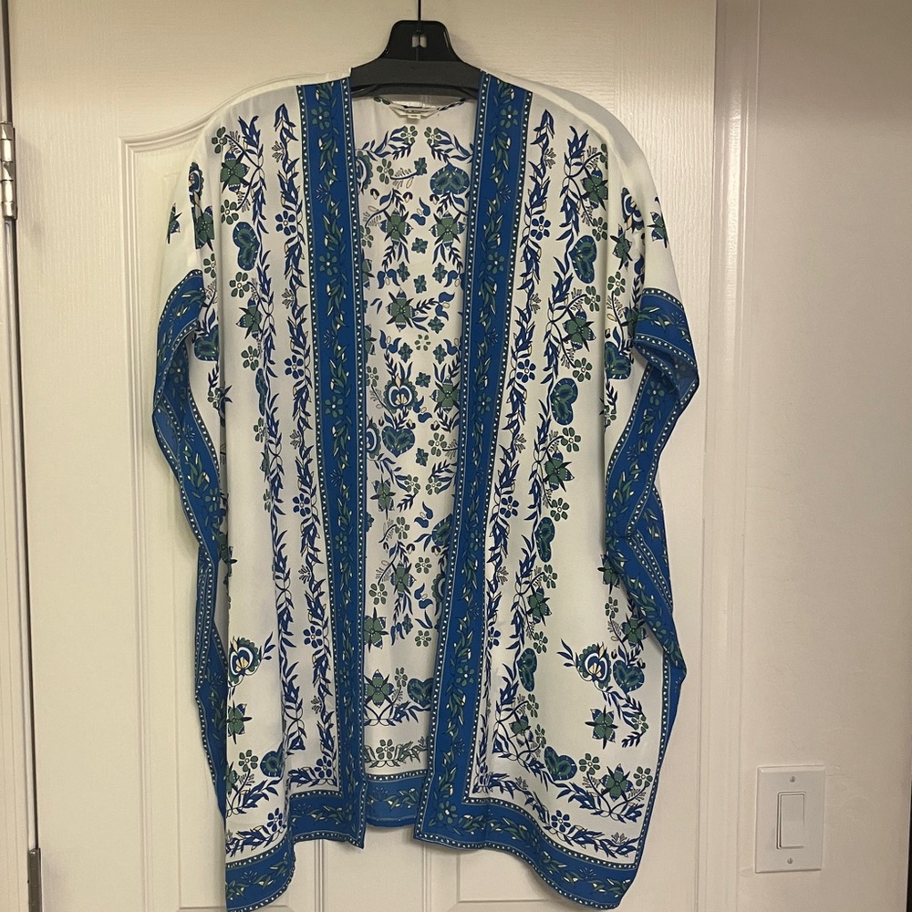 Max Studio Blue and White Floral Kimono NWOT